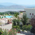 Lakeside Garden Village Villa *