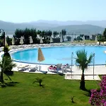 Lakeside Garden Village Villa *