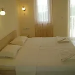 Lakeside Garden Village Villa *