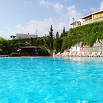 Lakeside Garden Village Villa *