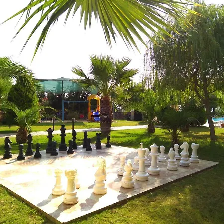 Lakeside Garden Village فيلة بوغازيتْشي