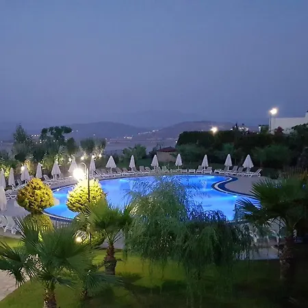 Villa Lakeside Garden Holiday Village *