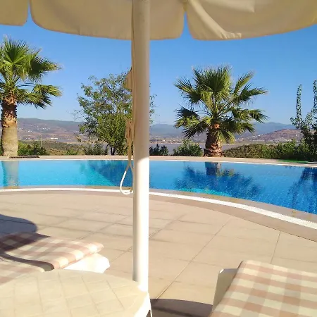 Villa Lakeside Garden Holiday Village *