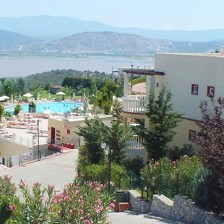 Lakeside Garden Holiday Village Villa *