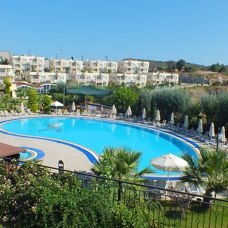 Villa Lakeside Garden Holiday Village *