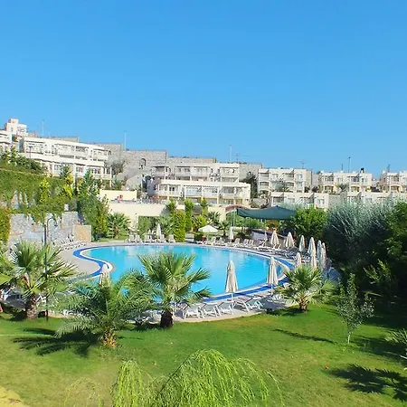 Lakeside Garden Holiday Village *