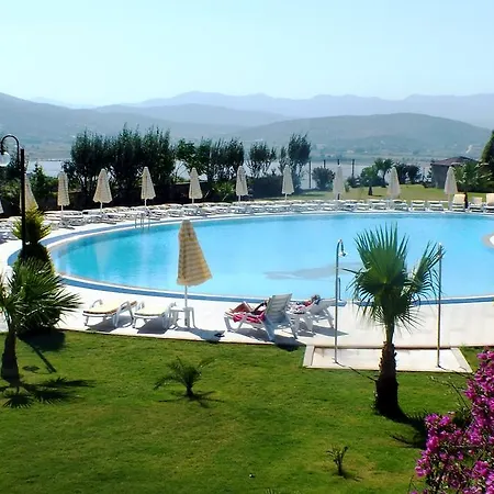 Lakeside Garden Holiday Village Villa *