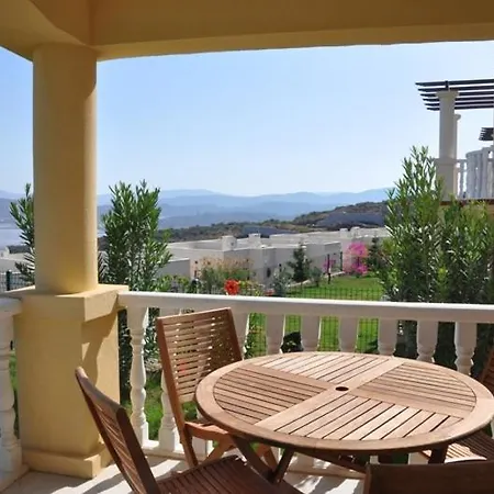 Villa Lakeside Garden Holiday Village