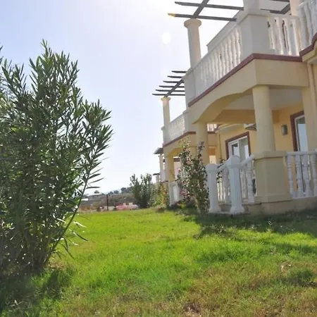 Villa Lakeside Garden Holiday Village *