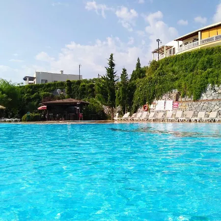 Lakeside Garden Holiday Village Villa *