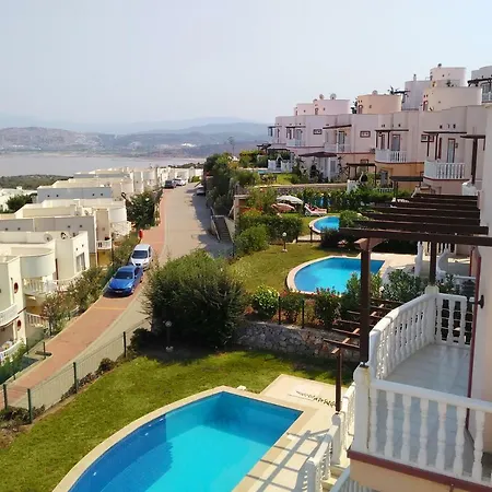 Lakeside Garden Village Vilă *