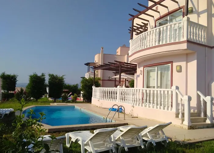 Lakeside Garden Village *