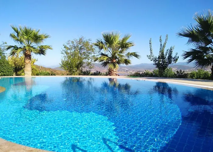 Lakeside Garden Village Vilă *