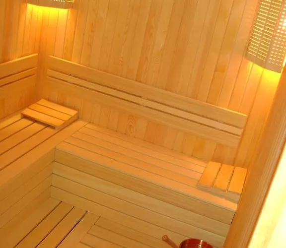 Lakeside Garden Village Vilă *