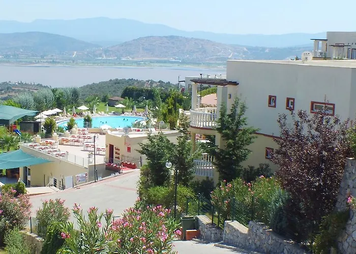 Lakeside Garden Village Vilă *