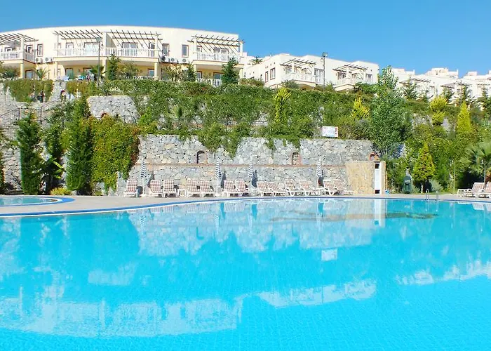 Lakeside Garden Village Vilă *