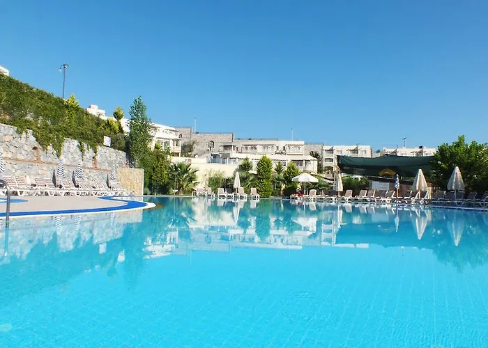 Lakeside Garden Village Vilă