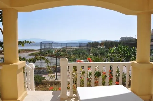 Lakeside Garden Village Vilă