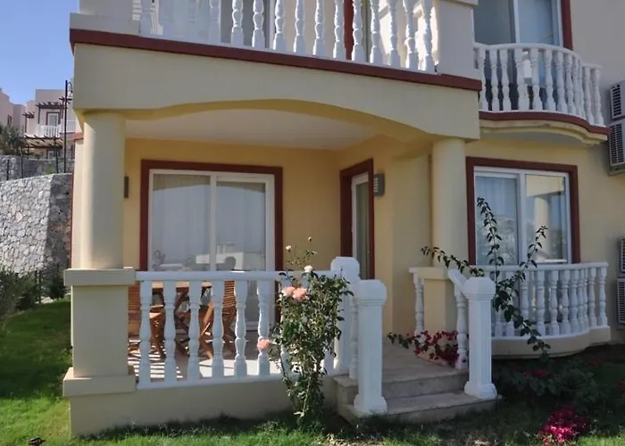 Lakeside Garden Village Vilă