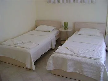 Lakeside Garden Village Vilă