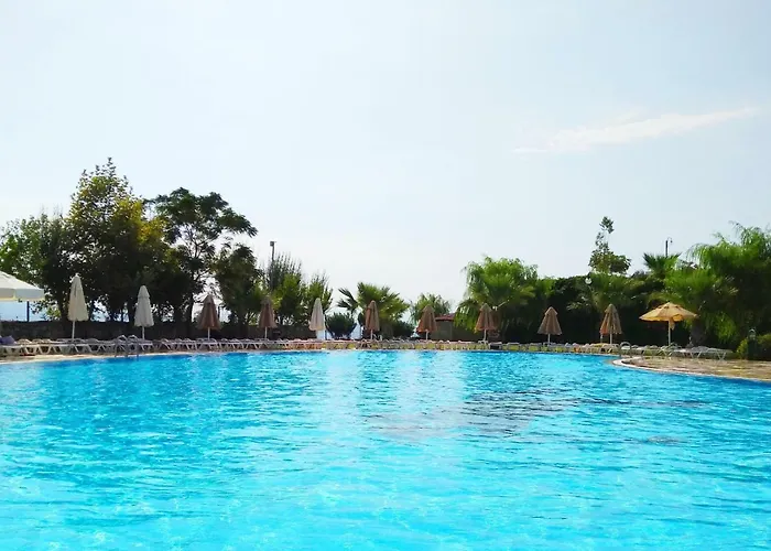 Lakeside Garden Village Vilă