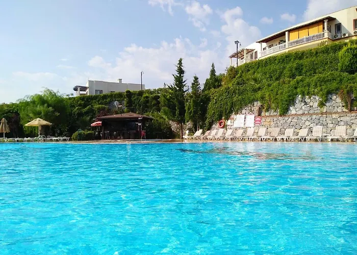 Lakeside Garden Village Vilă *